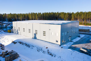 <b>Oravais, Industrivägen 12 B</b>
Industrihall 996 m², Produktionsutrymmen, kontor, tomt 8600 m²