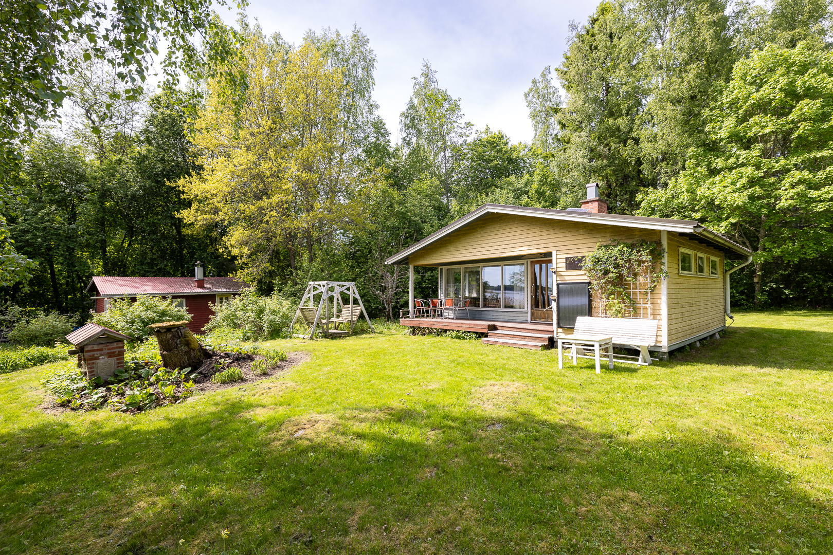 <b>V�r�, Oxkangar, K�ld�ngsv�gen 30</b>
Sommarstuga 37 m�, bastubygggnad, tomt 2400 m�