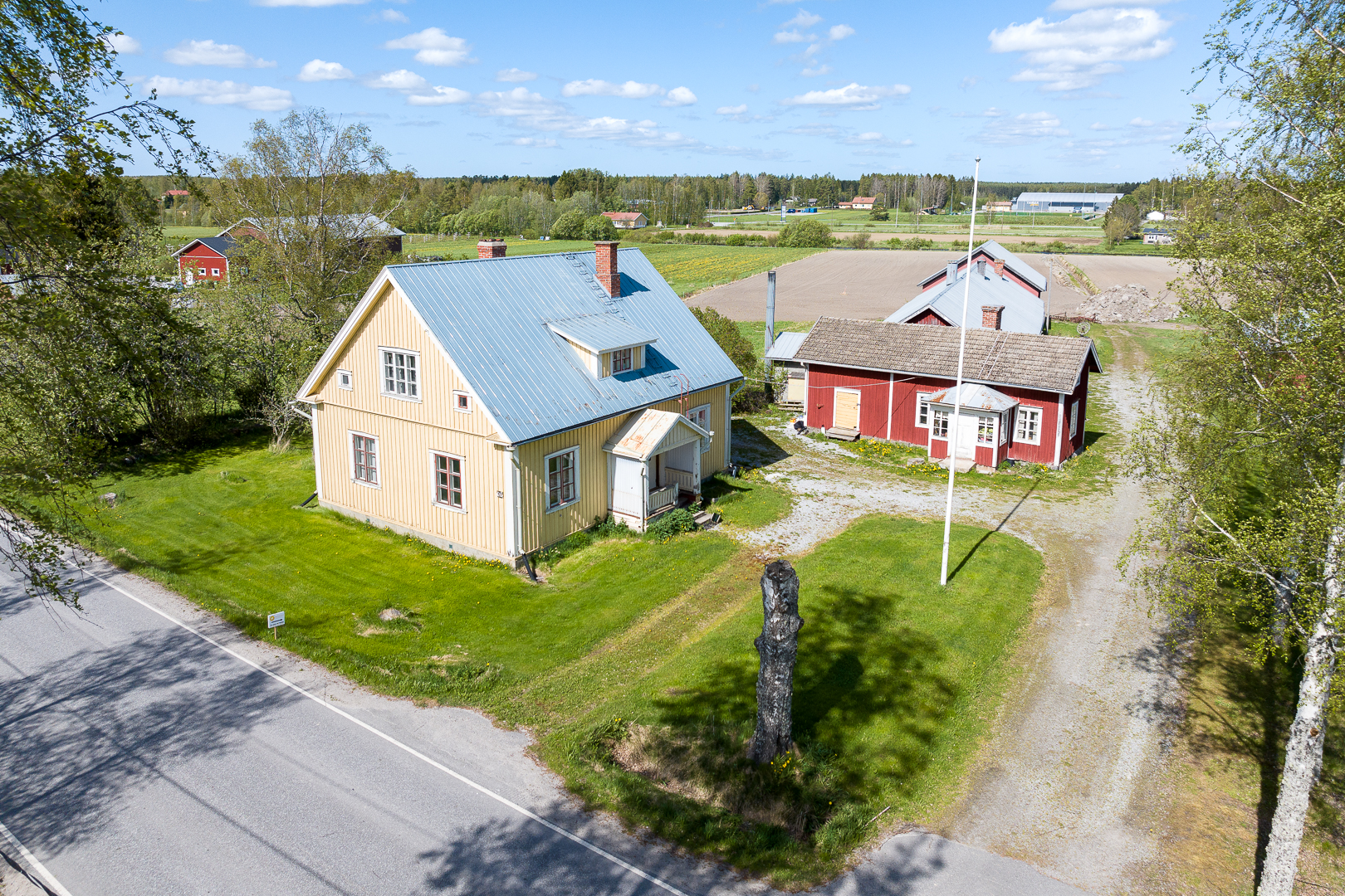 <b>Malax, Mattlarsvgen 67</b><br />
Egnahemshus, ekonomibyggnad, tomt 5750 m<br />

