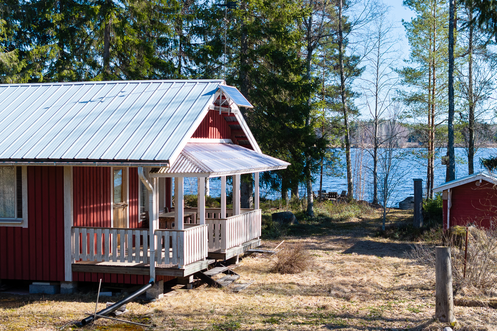 <b>V�r�, R�ukas, Keskisv�gen</b>
Sommarstuga 45 m�, bastu, tomt 3 202 m�, bilv�g
<b>Visning 18.4 kl 14:00</b>