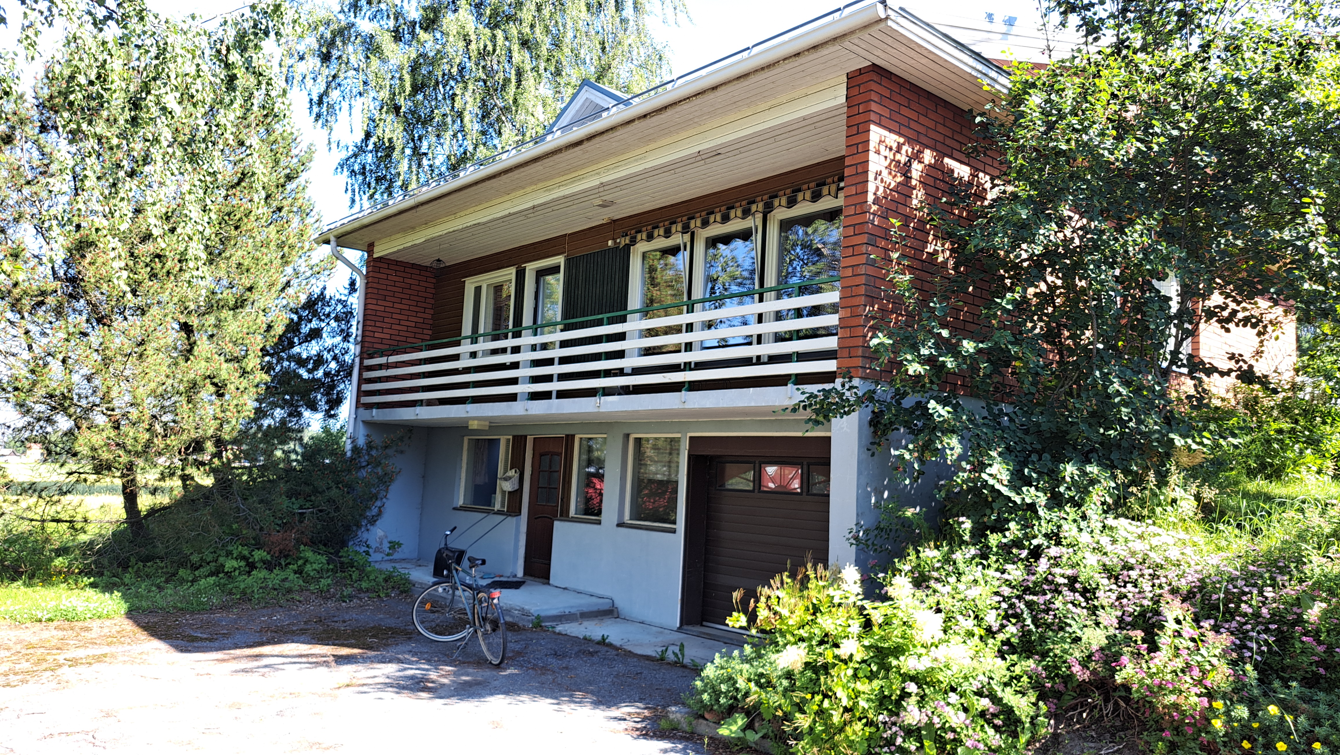 <b>Vr, Furubergsvgen 2</b> Egnahemshus, 4 r + kk + bastu, ekonomibyggnad, tomt 3000 m