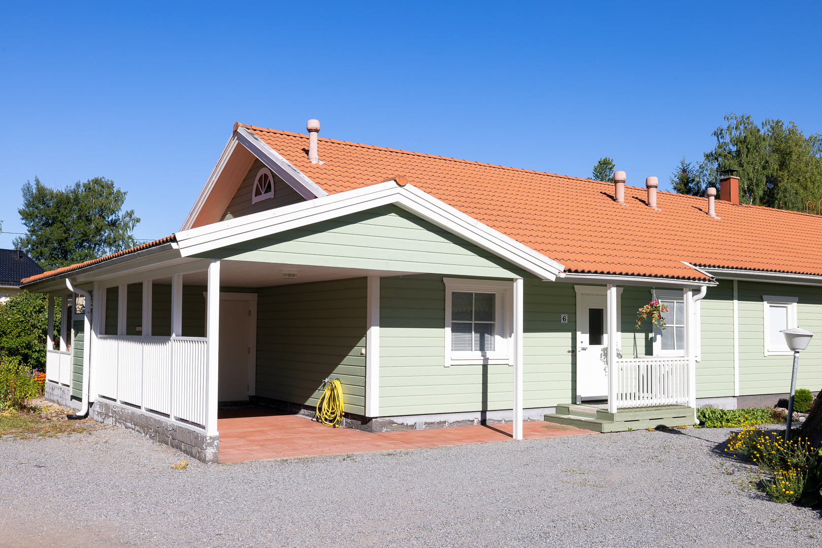 <b>V�r�, Ny�kersv�gen 8 C 6</b><br />
Parhusl�genhet, 3r + k + bd + s, 75,5 m�, kallf�rr�d, terass, bilttak<br />
<b>Visning 28.7 kl 17:30</b>
